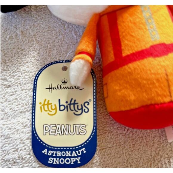 HALLMARK ITTY BITTYS PEANUTS SNOOPY ORANGE ASTRONAUT SUIT PLUSH 4" COLLECTIBLE - Picture 3 of 3